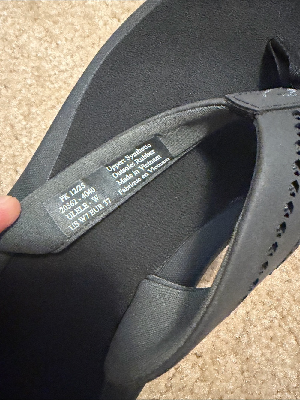 OluKai Ulele Thong Sandals - Picture 6 of 8